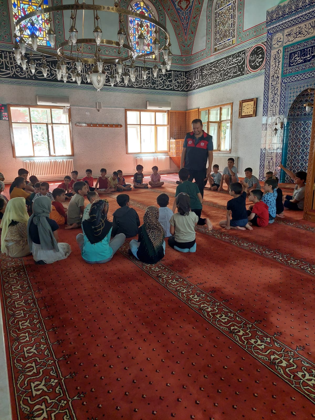 Mu Merkez Yeni Camii Sinde Kur An Kursu E Itimi Alan Ocuklara Acil